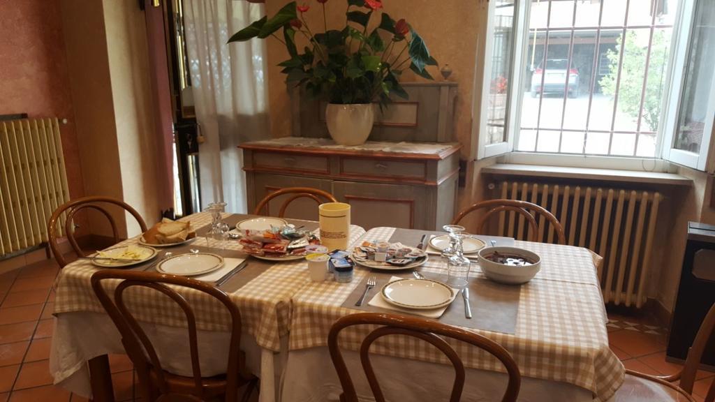 ホテル Trattoria Milani ロナート エクステリア 写真