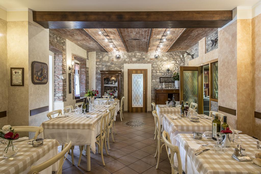 ホテル Trattoria Milani ロナート エクステリア 写真